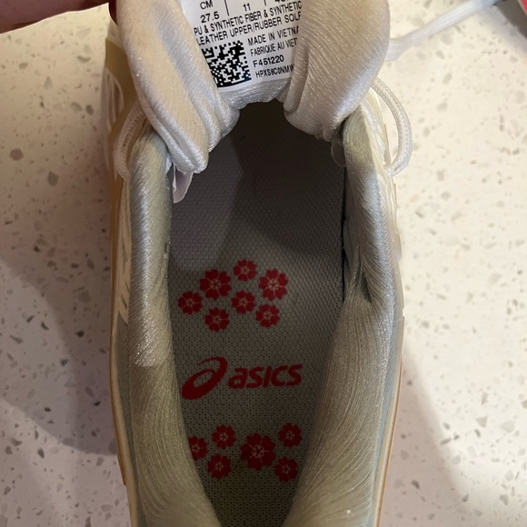 Asics tennis shoes - Picture 3 of 3